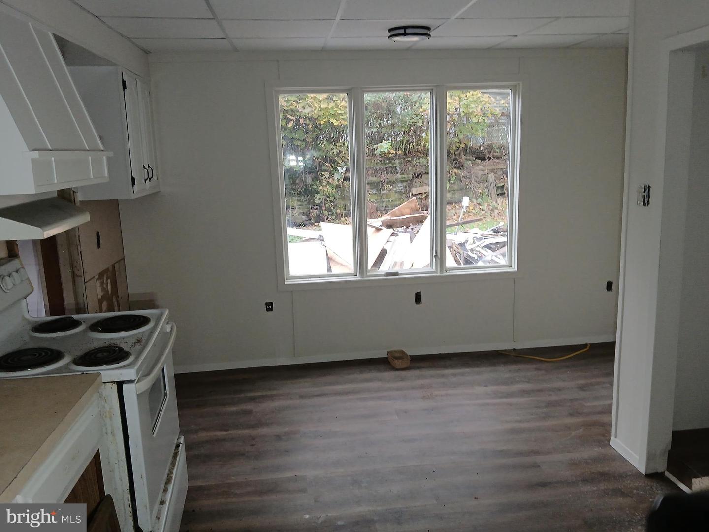 120-122 N Line St Property Photo 9