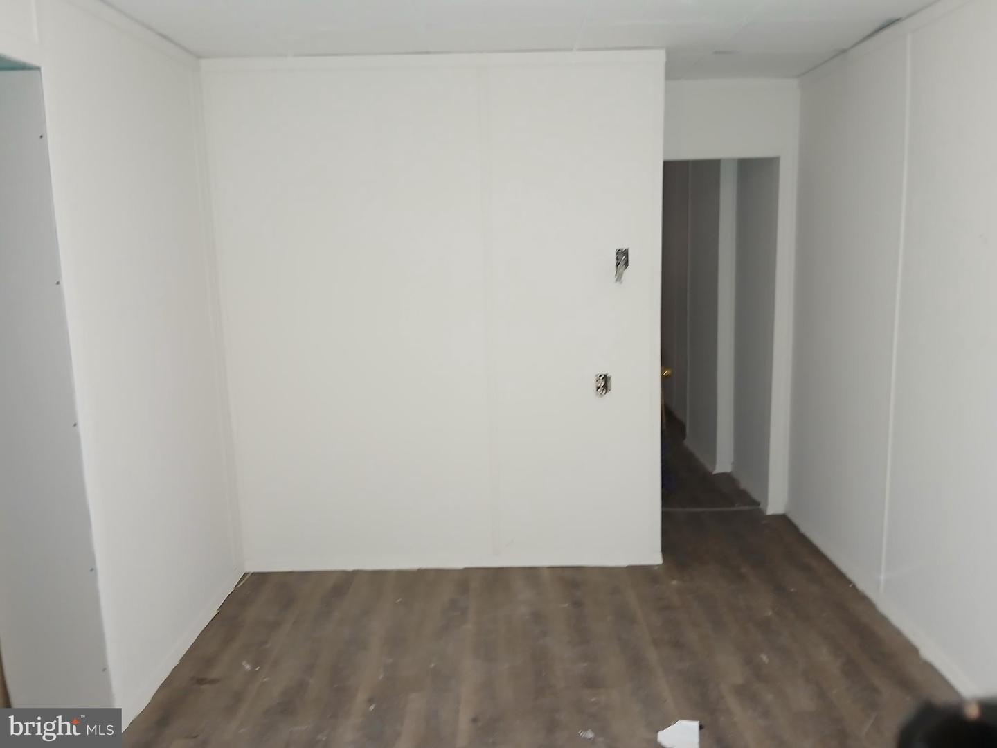 120-122 N Line St Property Photo 10