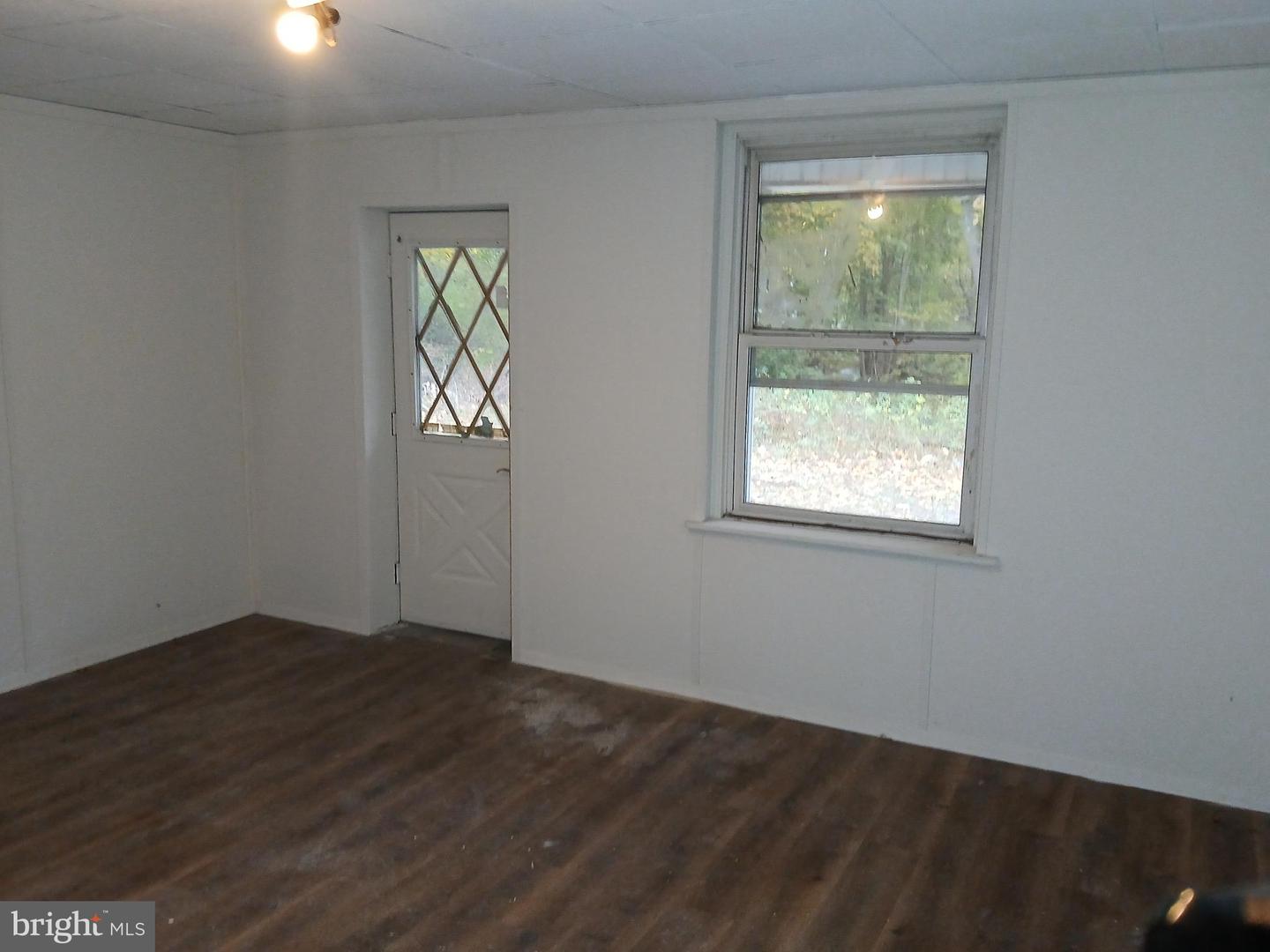 120-122 N Line St Property Photo 11