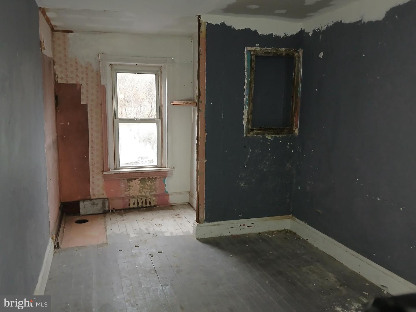 120-122 N Line St Property Photo 15