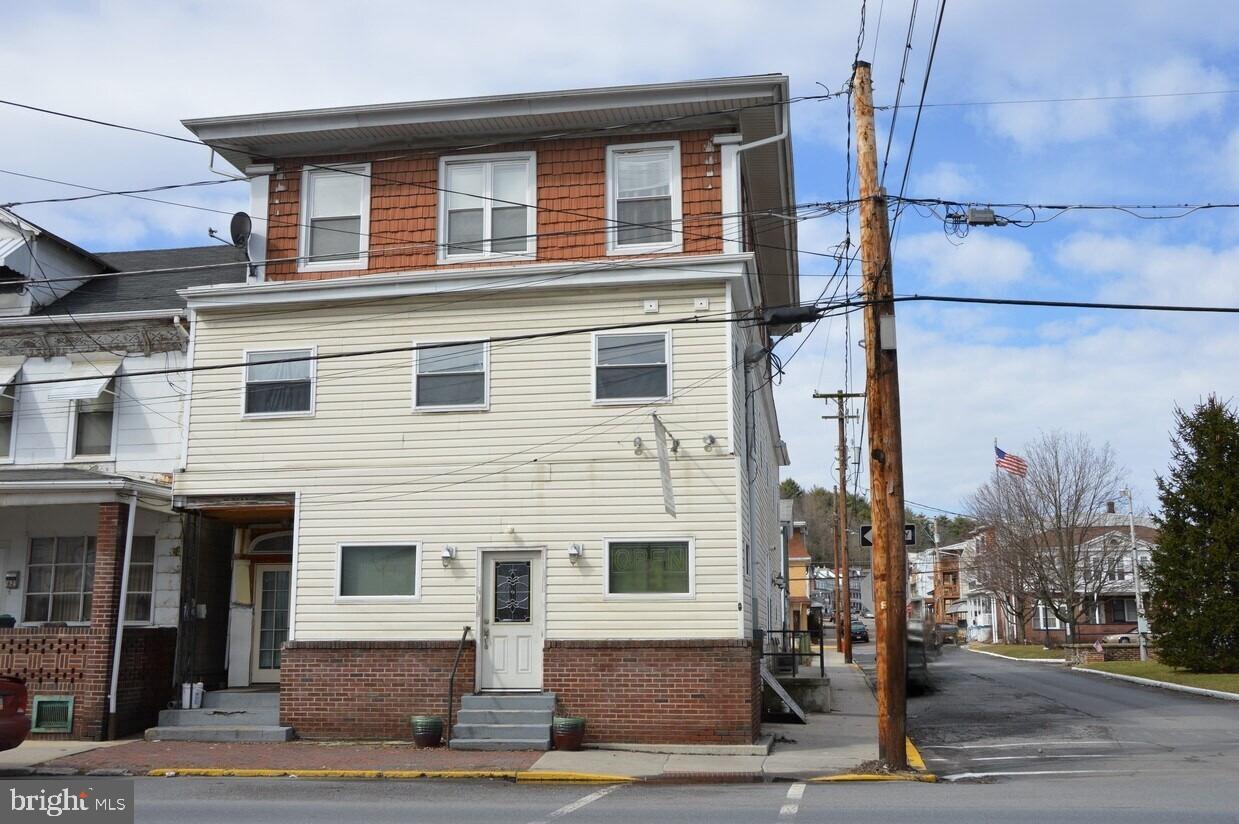 60 Valley St Property Photo 1