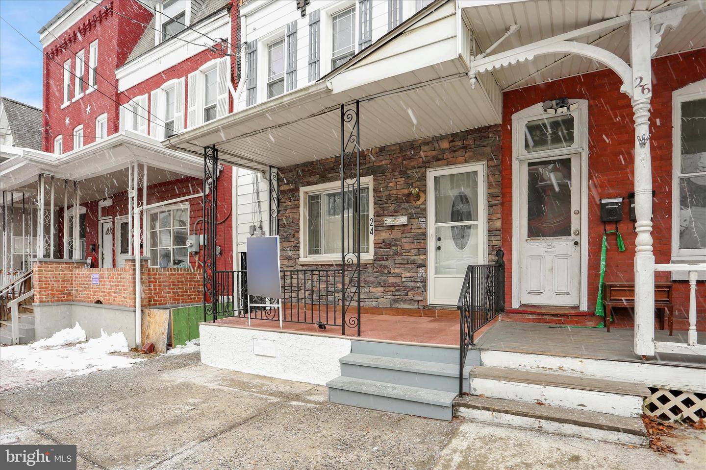 24 N Greenwood St Property Photo 1