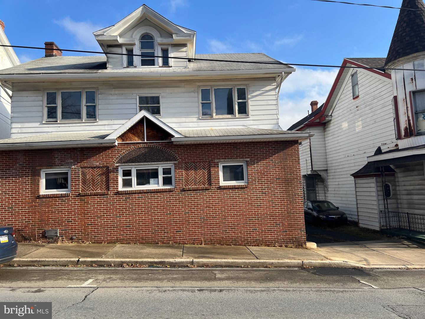 405 N FRONT ST