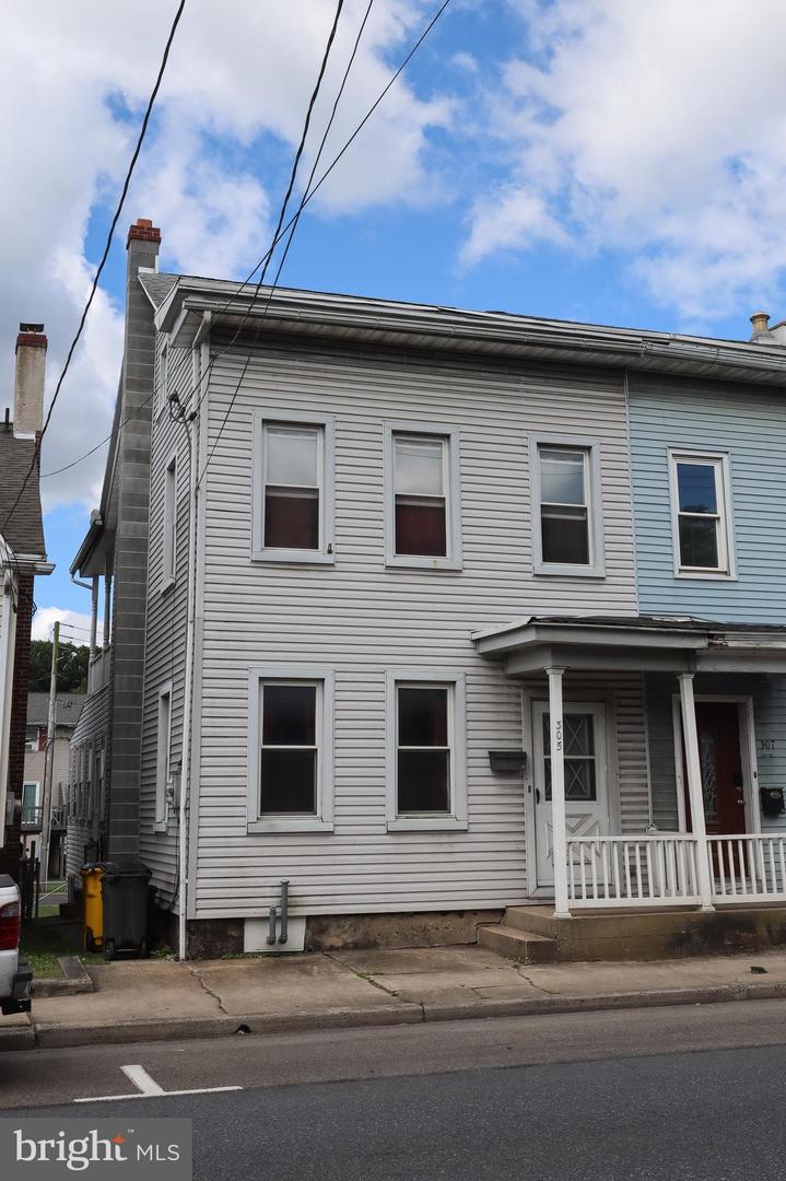 305 Dock St Property Photo 2