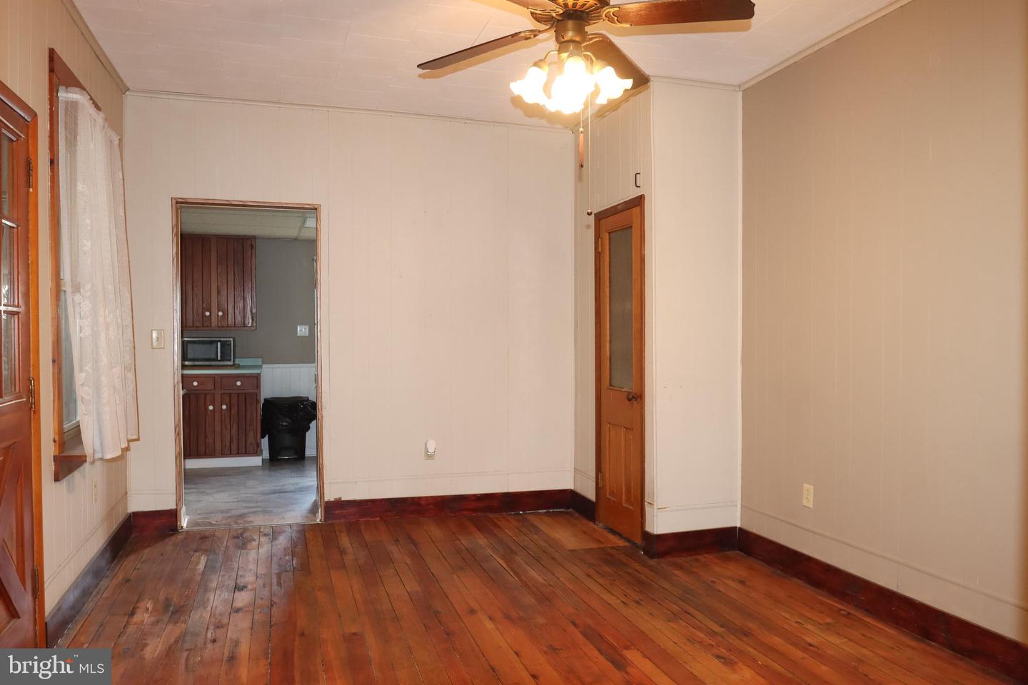 305 Dock St Property Photo 8