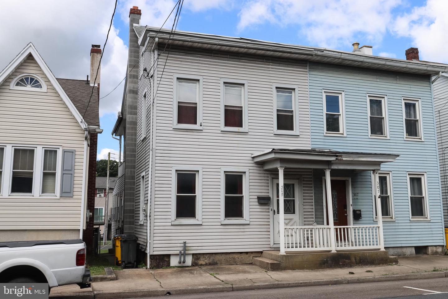 305 Dock St Property Photo 33