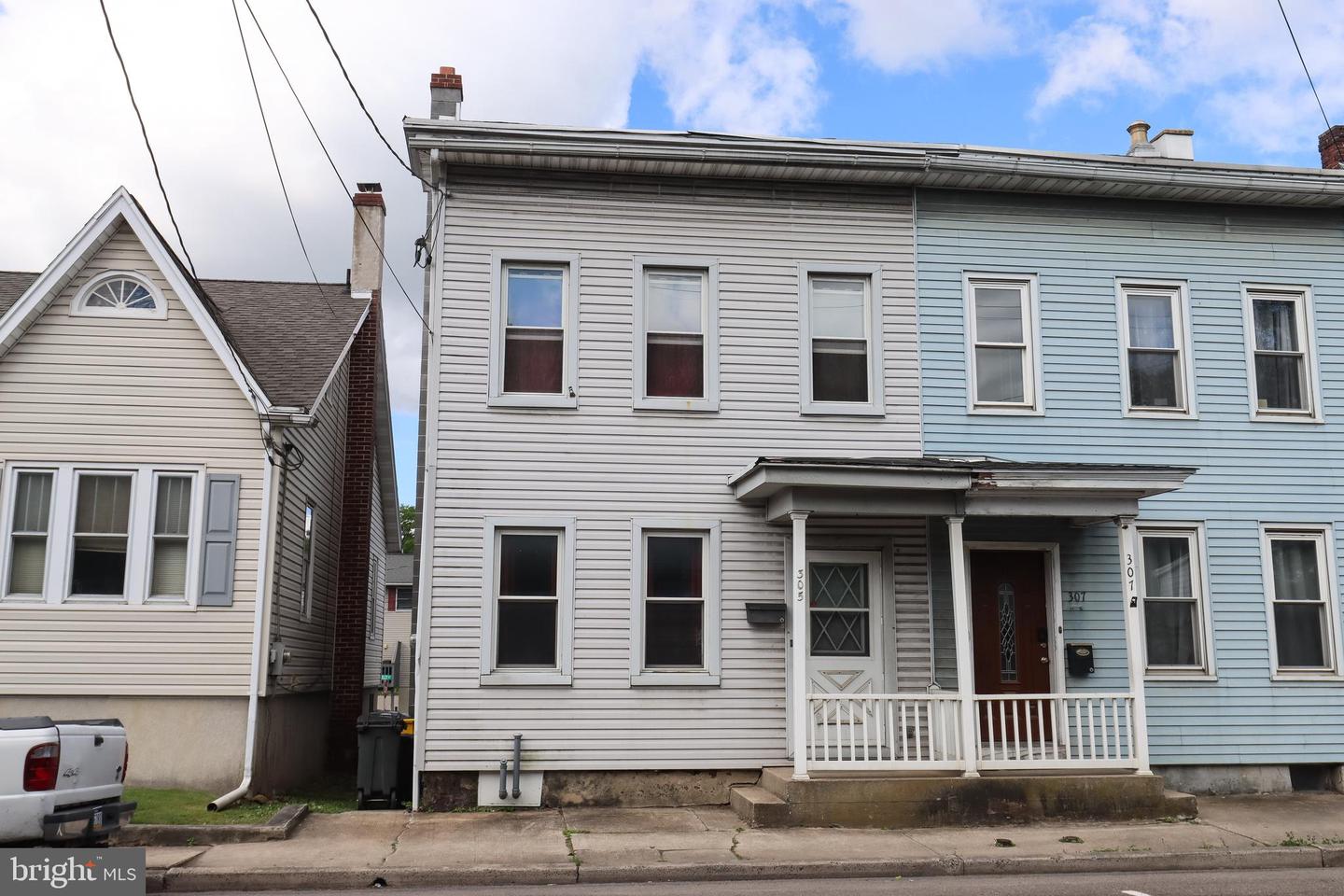 305 Dock St Property Photo 34