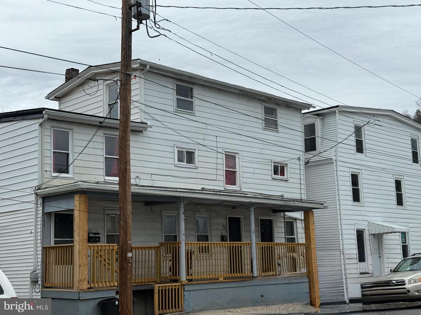 35 Vine St Property Photo 1