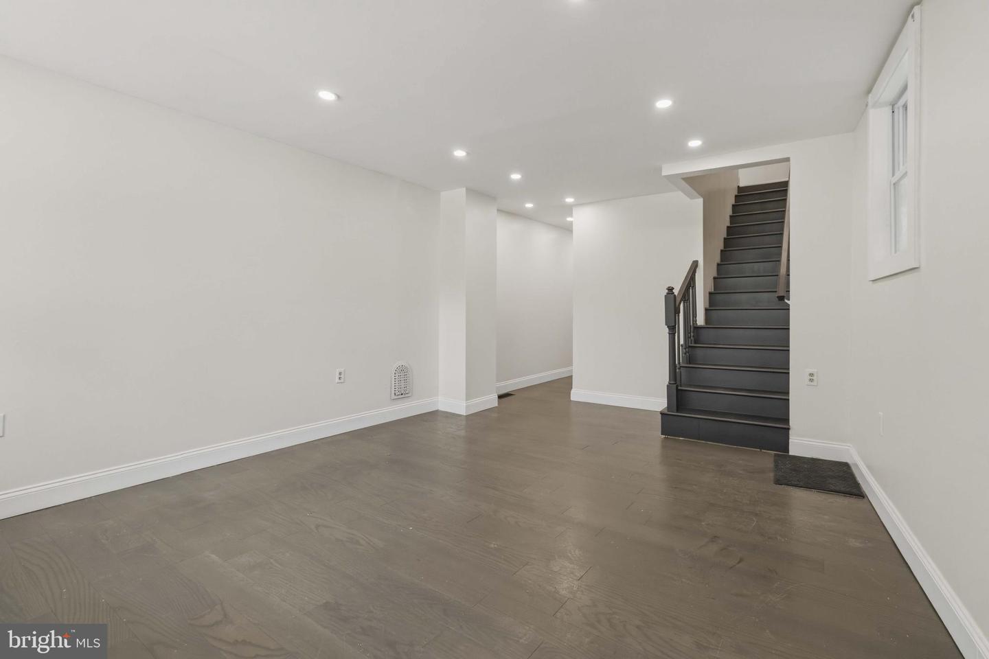17 E Main St Property Photo 3