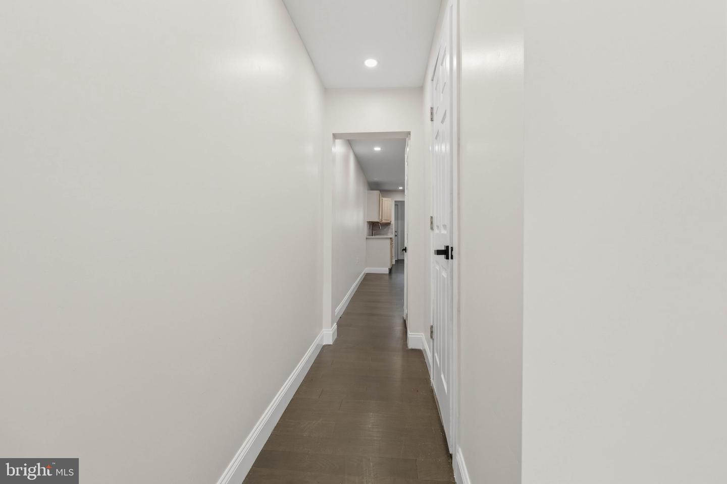 17 E Main St Property Photo 4
