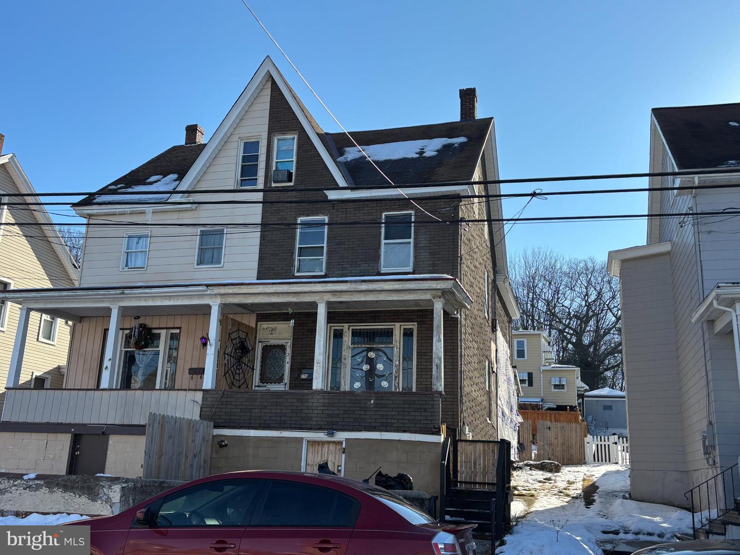 124 E High St Property Photo 1