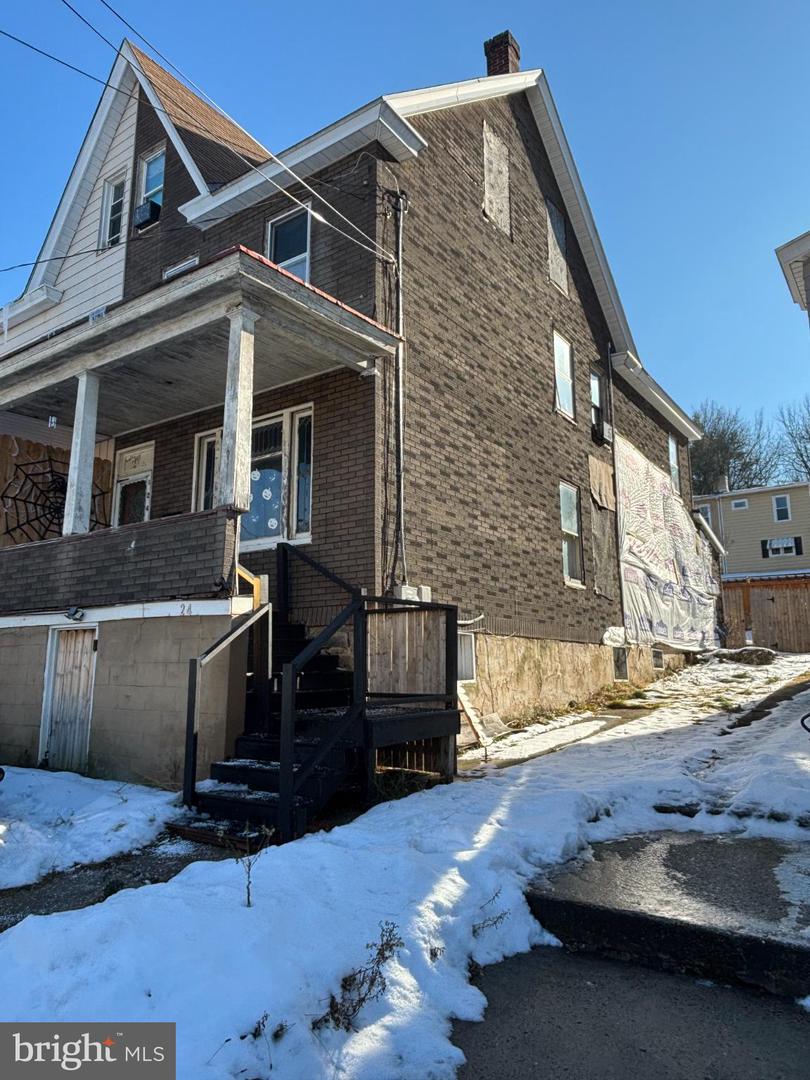 124 E High St Property Photo 2