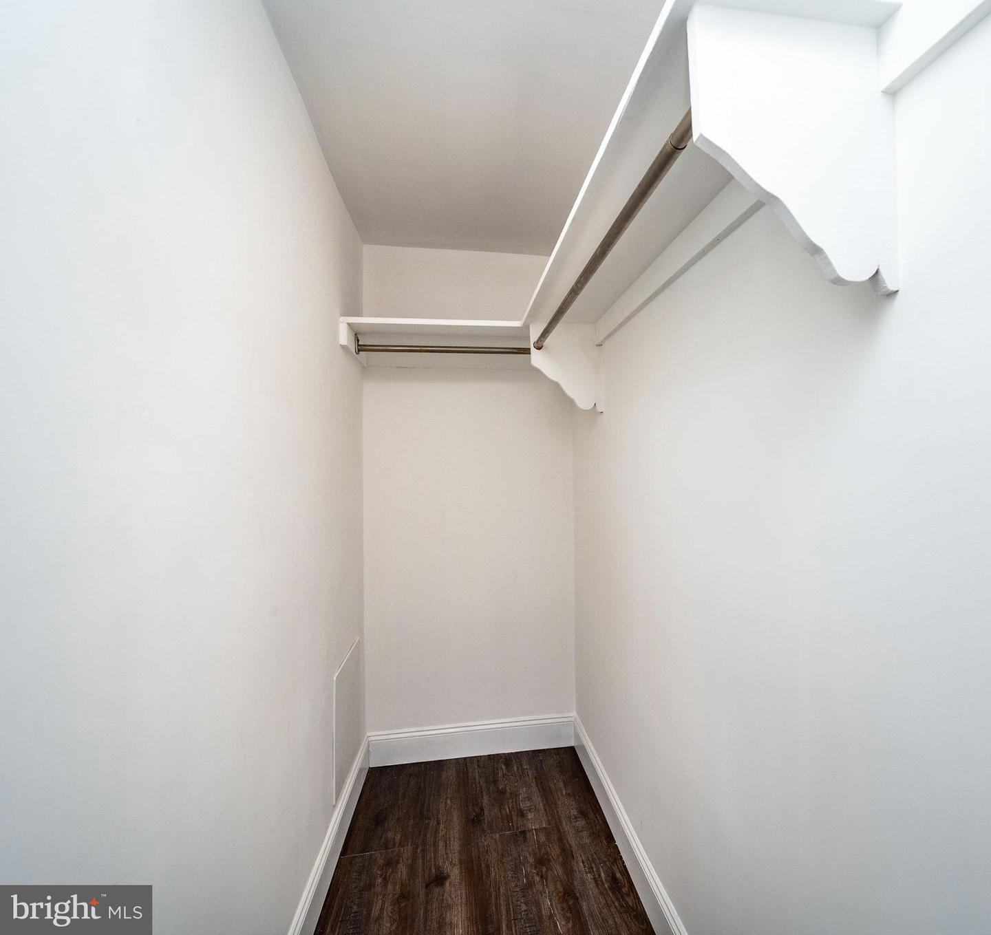 724 E Centre St Property Photo 22