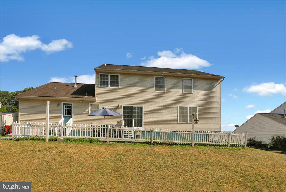 87 Oak Ledge Ave Property Photo 6
