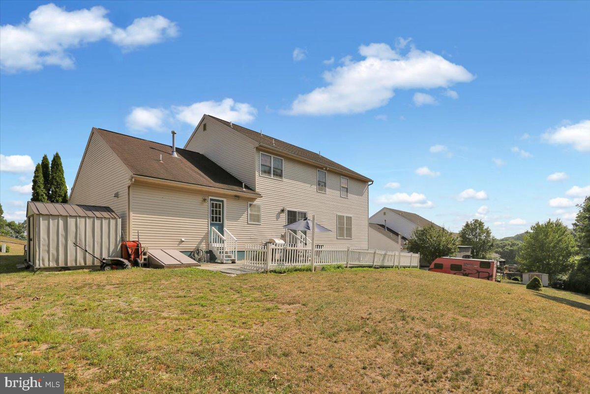 87 Oak Ledge Ave Property Photo 7