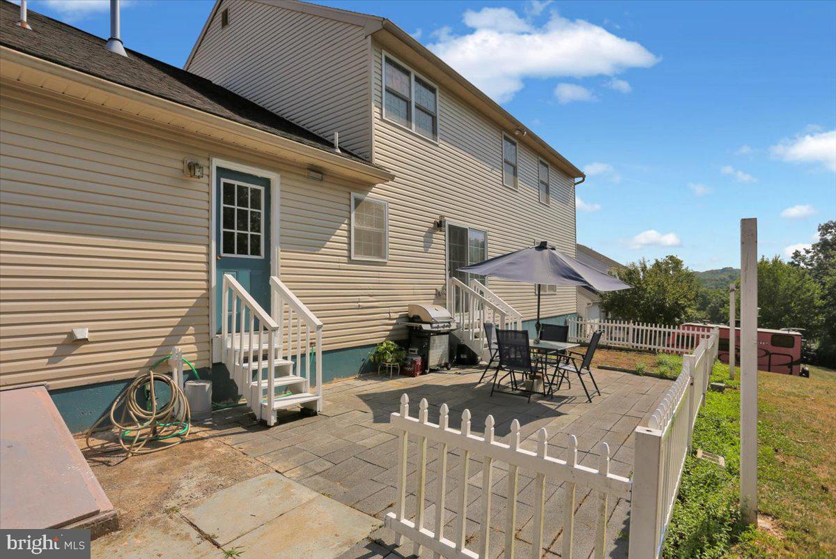 87 Oak Ledge Ave Property Photo 8