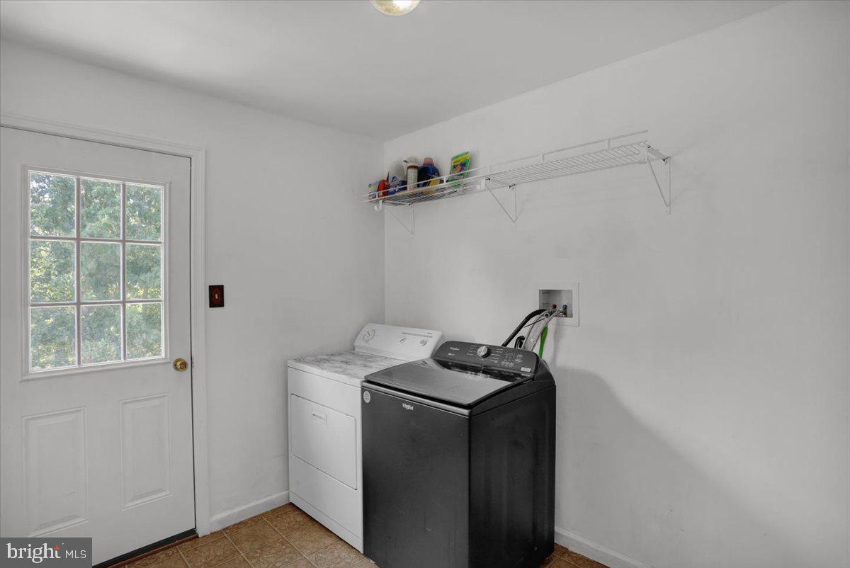 87 Oak Ledge Ave Property Photo 24