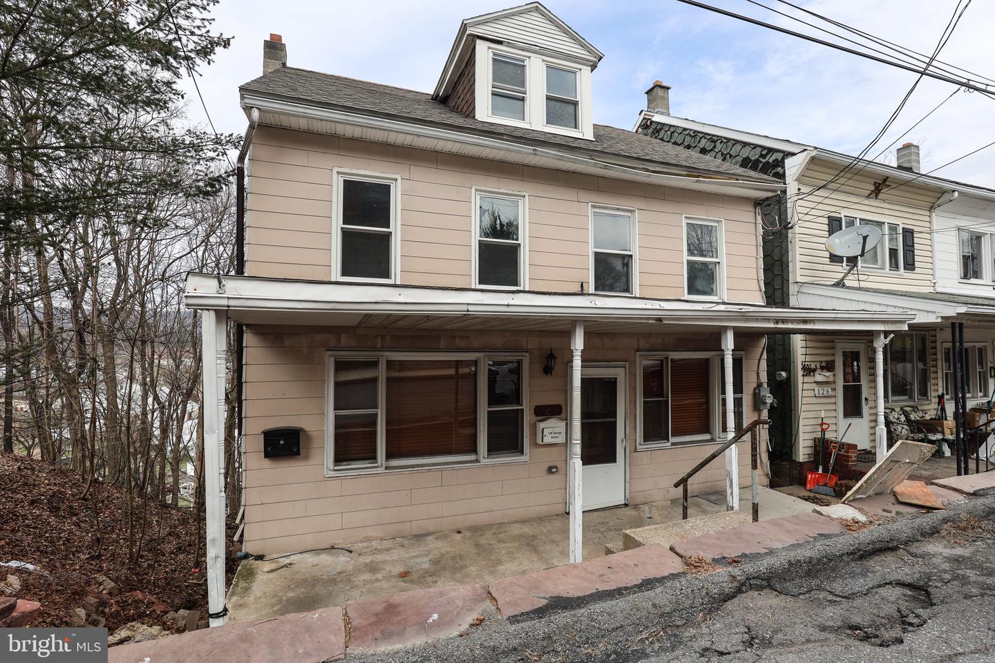 128-30 Spruce St Property Photo 1