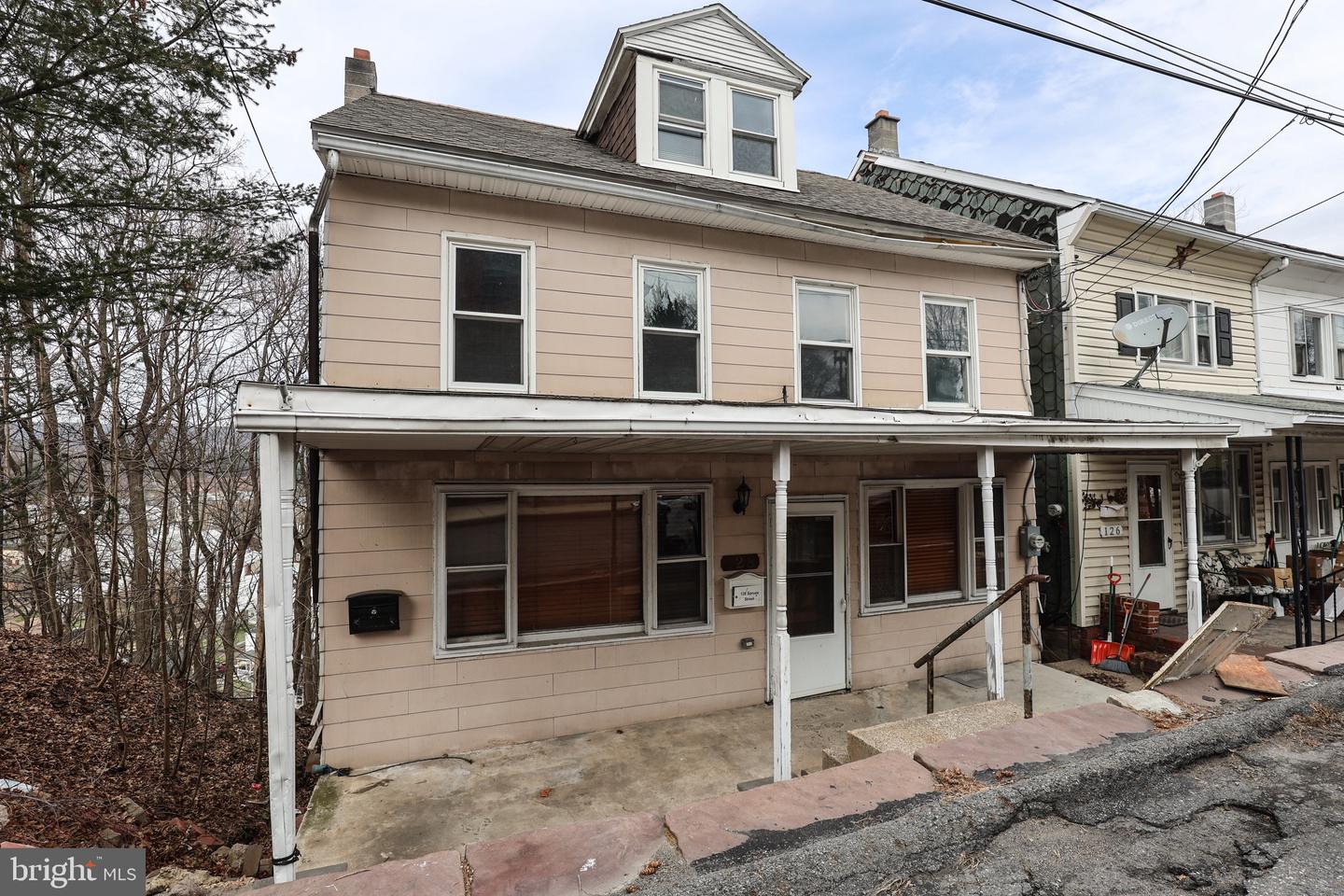 128-30 Spruce St Property Photo 3