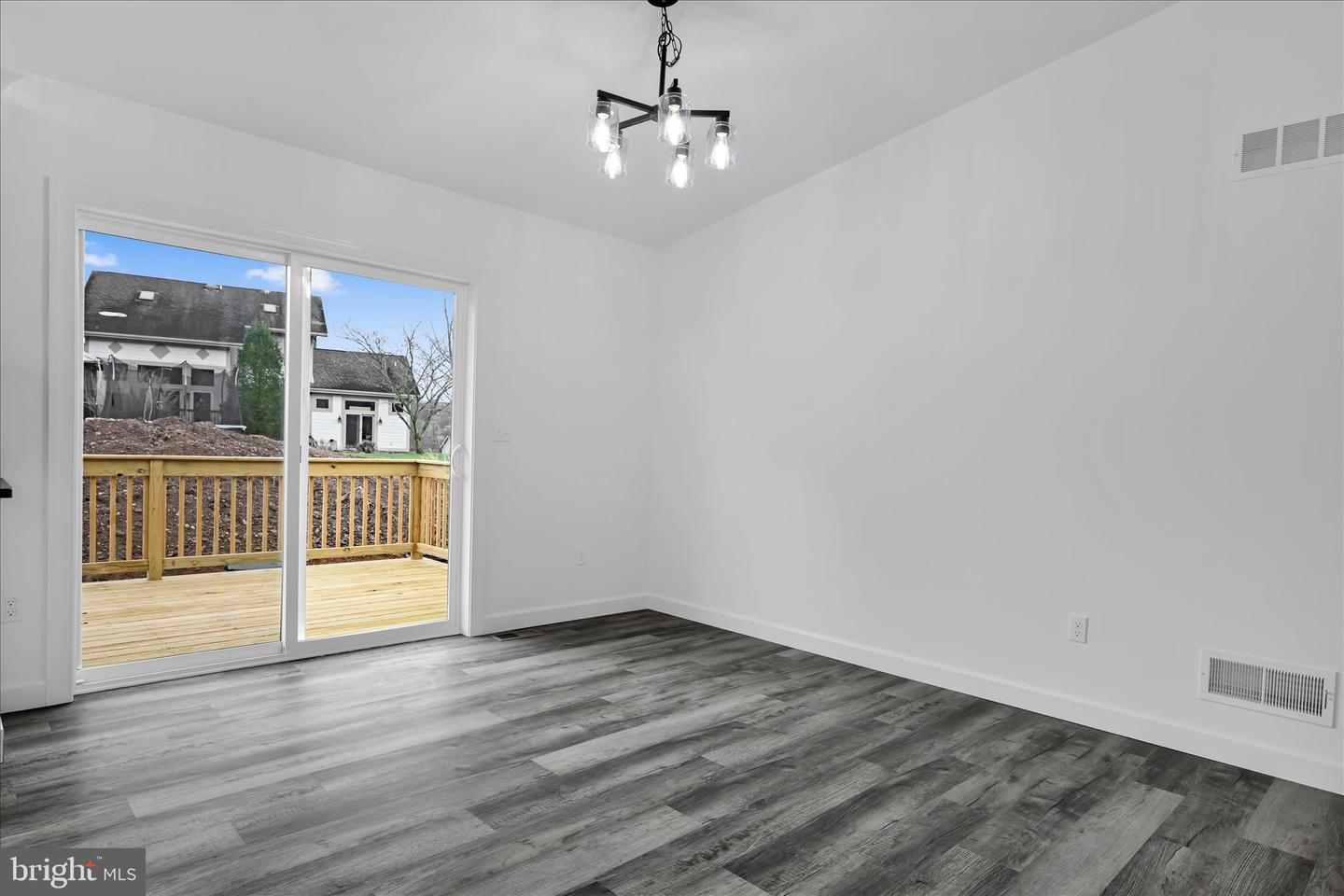 1013 Indian Dr Property Photo 10