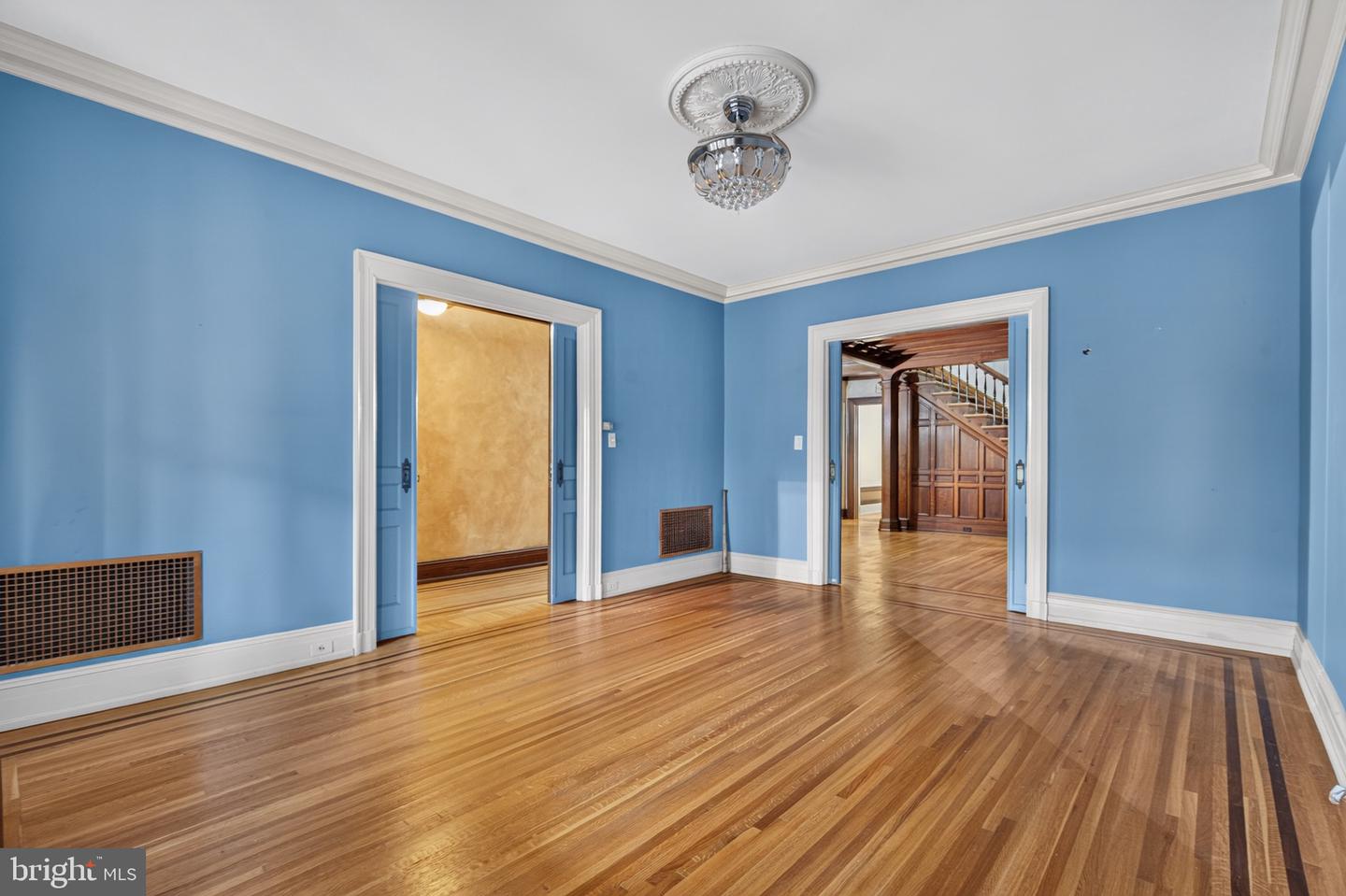 431 Centre St Property Photo 10