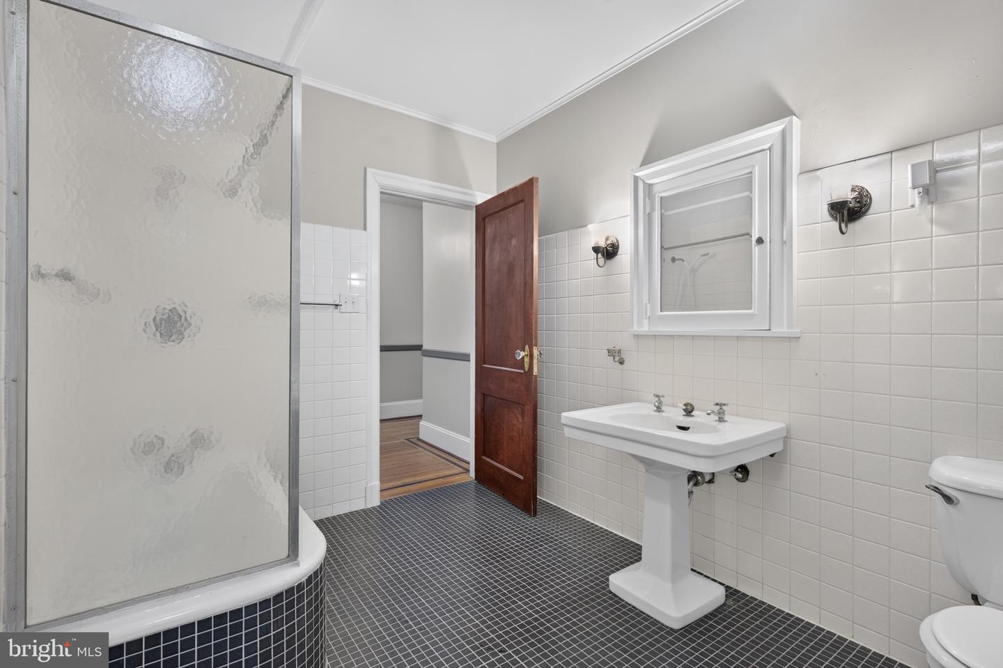 431 Centre St Property Photo 34