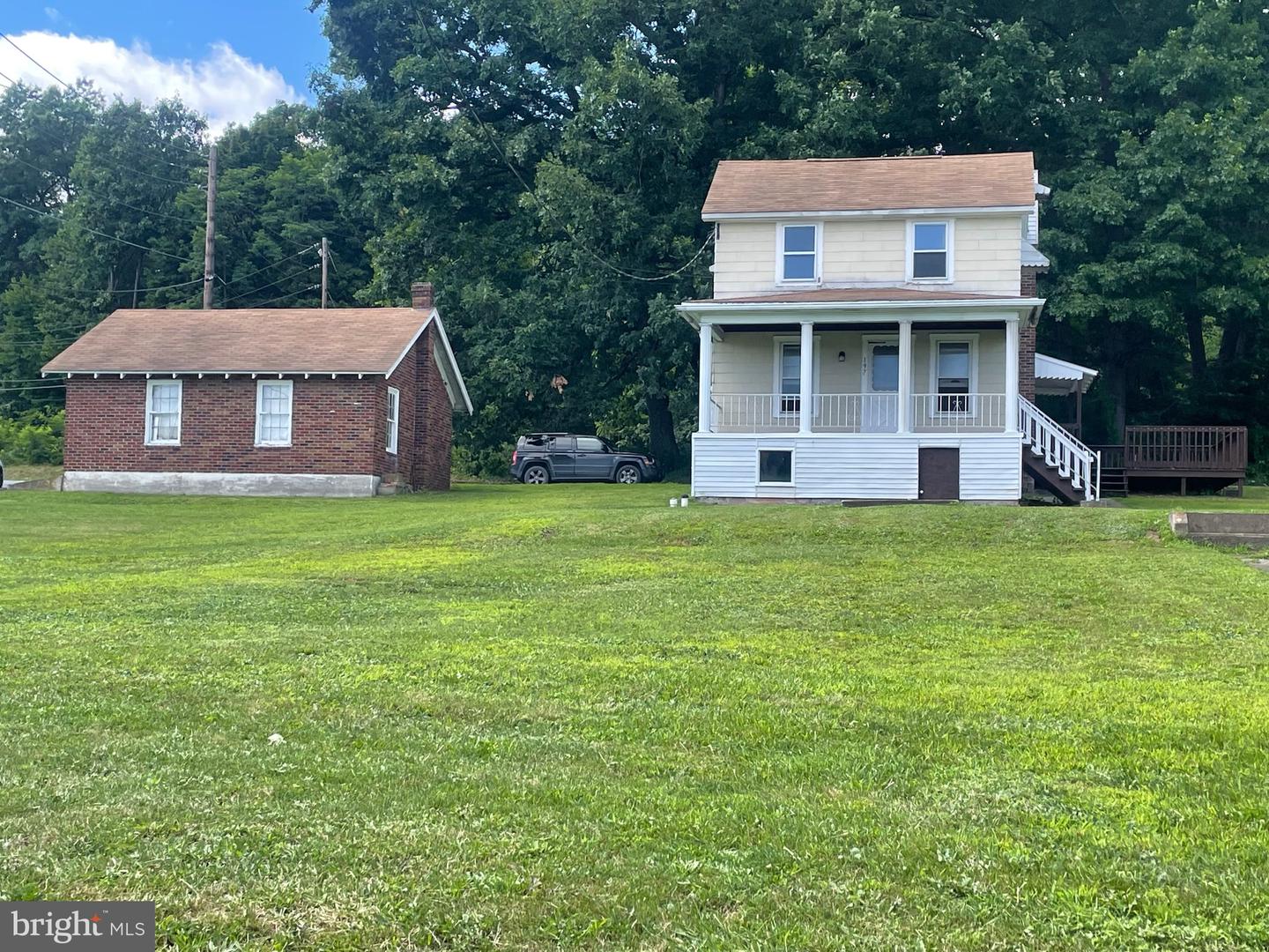 197 Lavelle Rd Property Photo 1