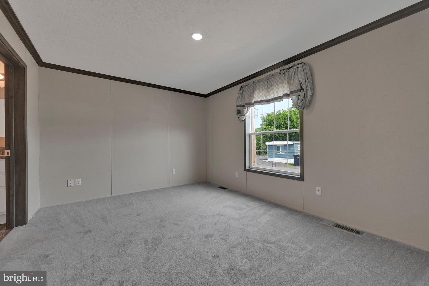 12 King Lane Property Photo 13