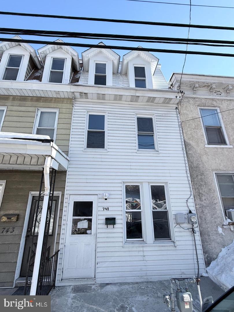 741 E Norwegian St Property Photo 1