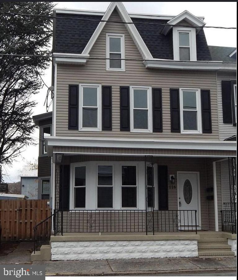 116 N Front St Property Photo 1