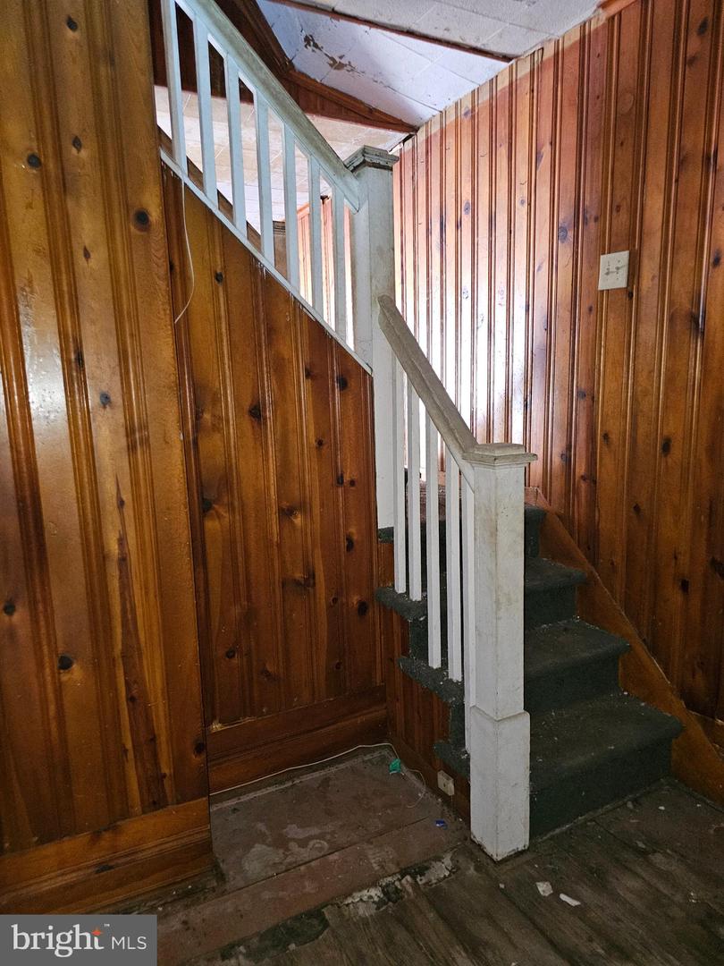 1033 E Centre St Property Photo 6
