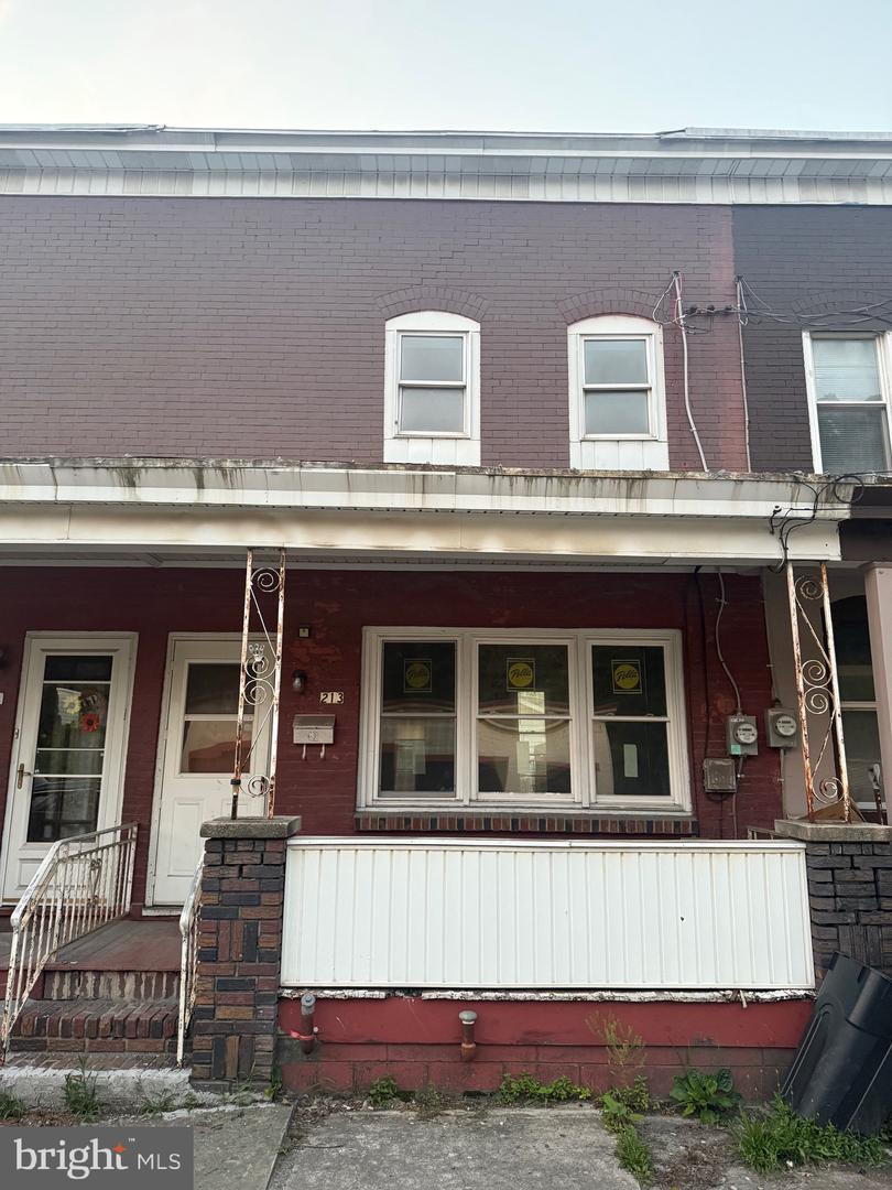 213 E Elm St Property Photo 1