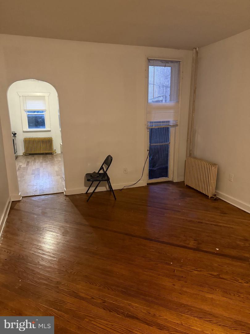 213 E Elm St Property Photo 2