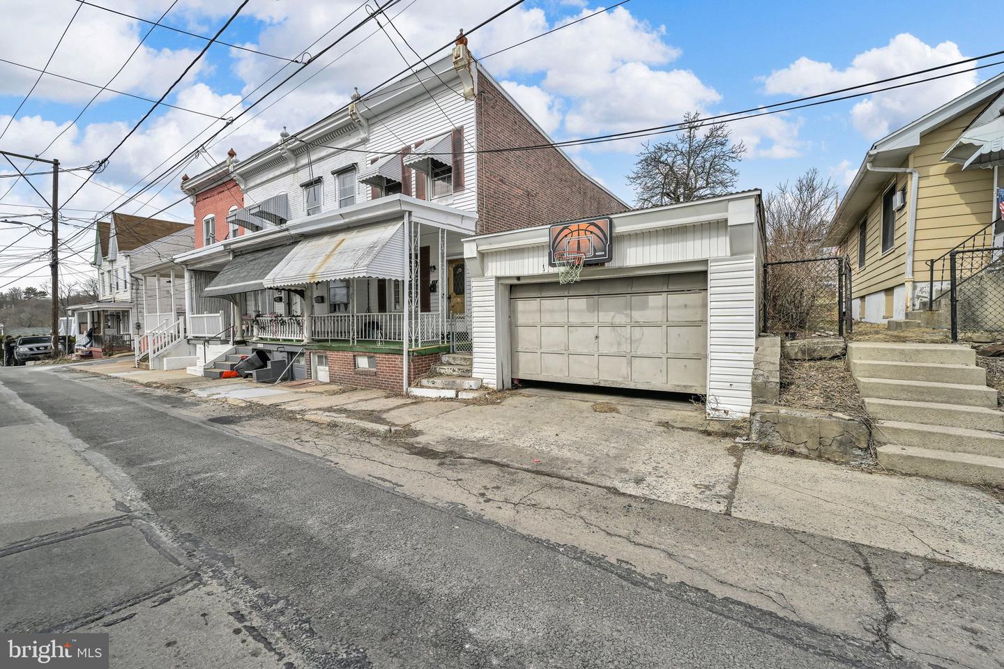 604 Fairview St Property Photo 1