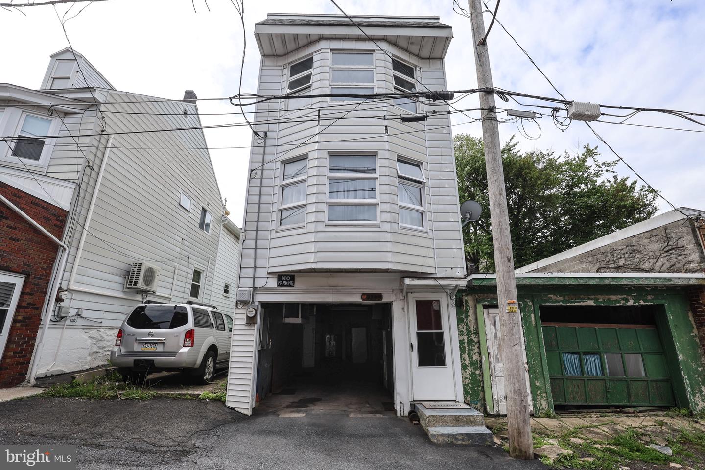320 W New York St Property Photo 2