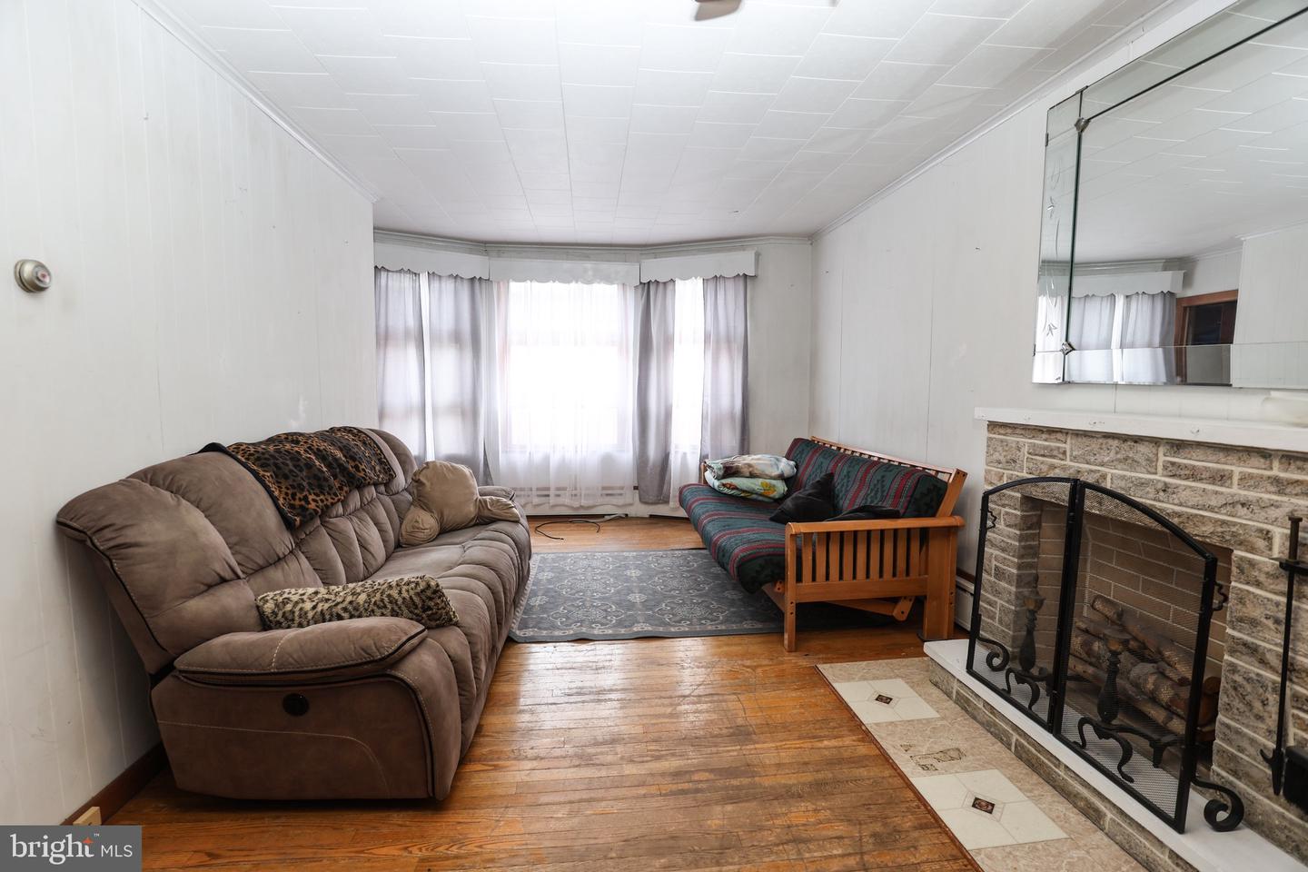 320 W New York St Property Photo 4