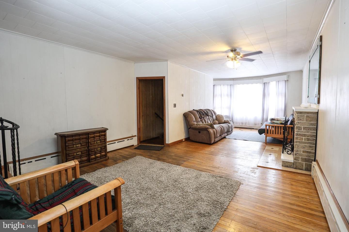 320 W New York St Property Photo 5