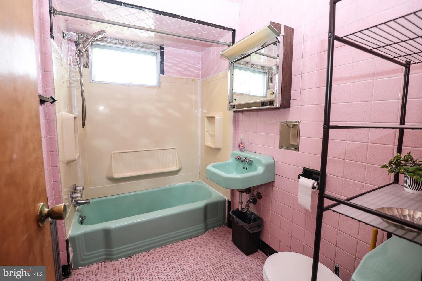 320 W New York St Property Photo 12