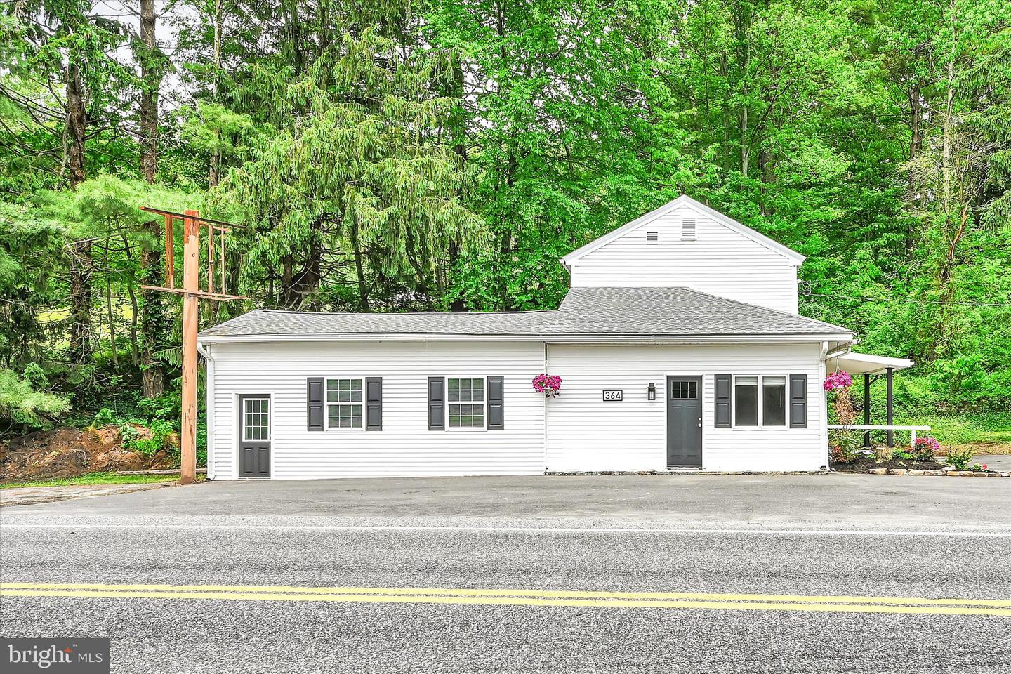 366 Valley St Property Photo 1