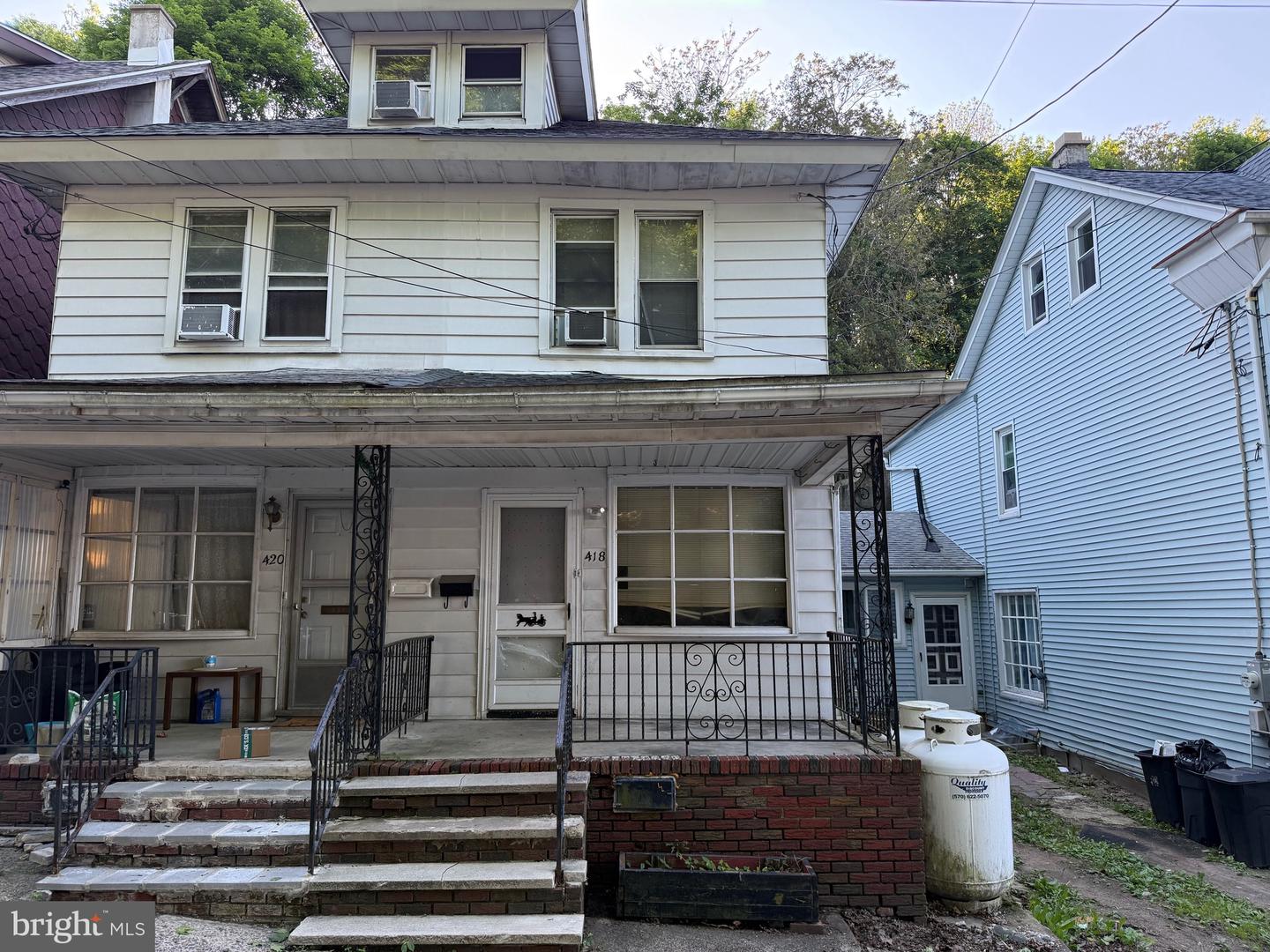 418 Laurel St Property Photo 1