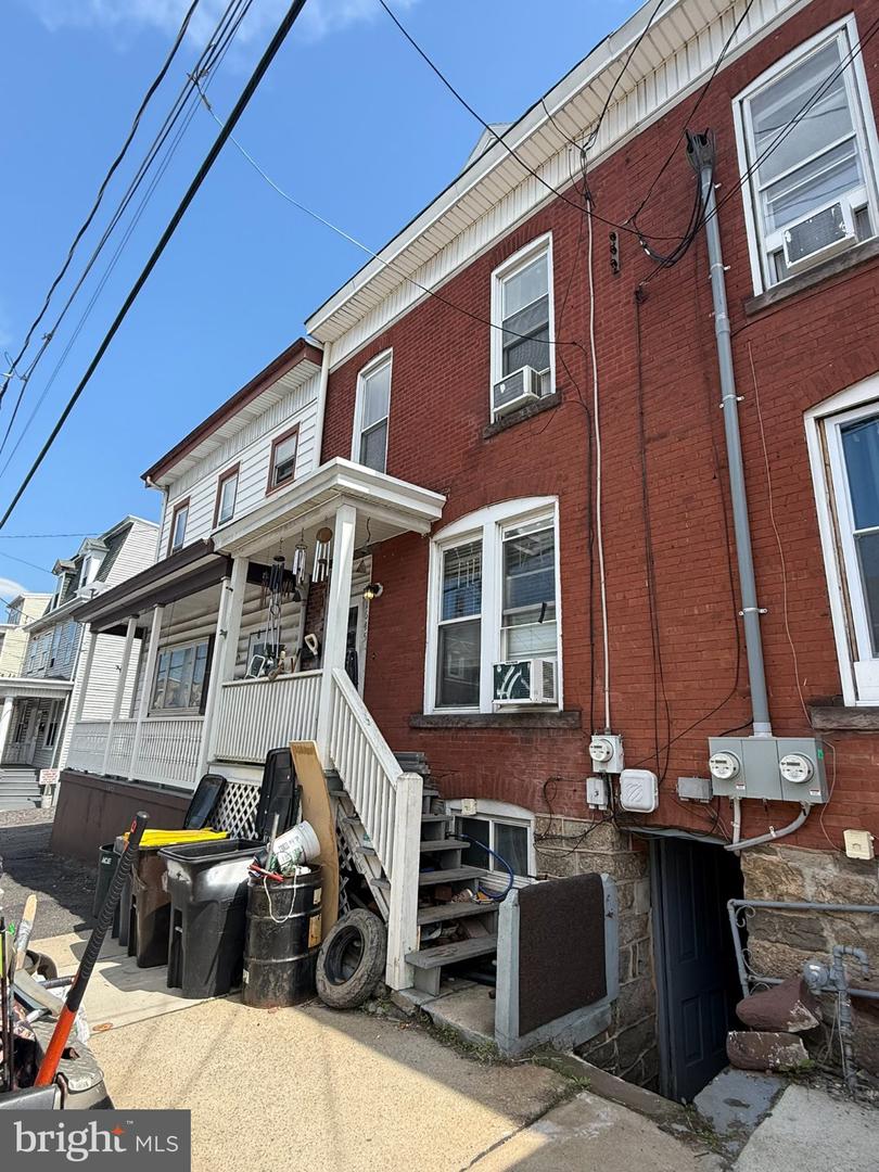 1645 W MARKET ST Property Photo 1