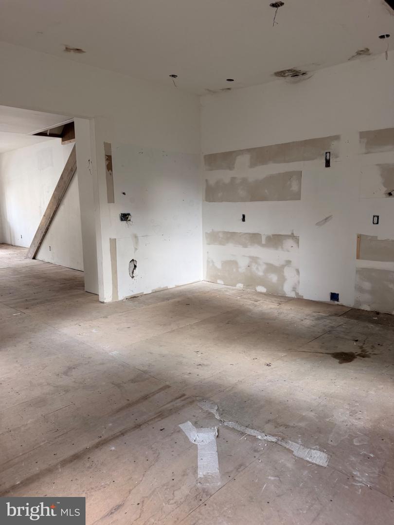 23 S Spring St Property Photo 4