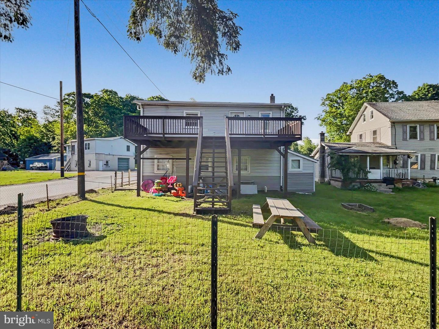 669 Main St Property Photo 2