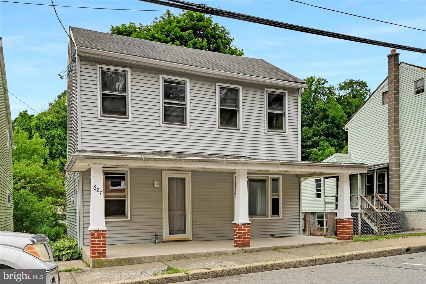 627 N Garfield Ave Property Photo 1