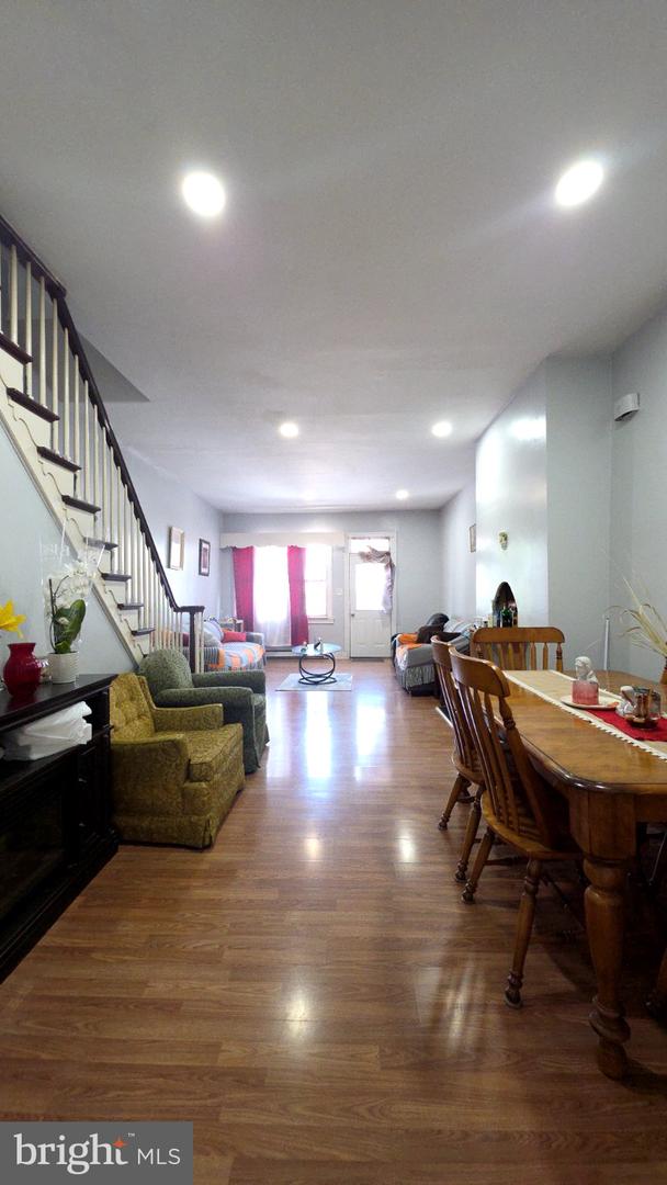 332 S Jardin Property Photo 3