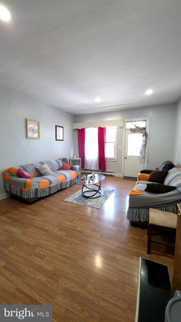 332 S Jardin Property Photo 4