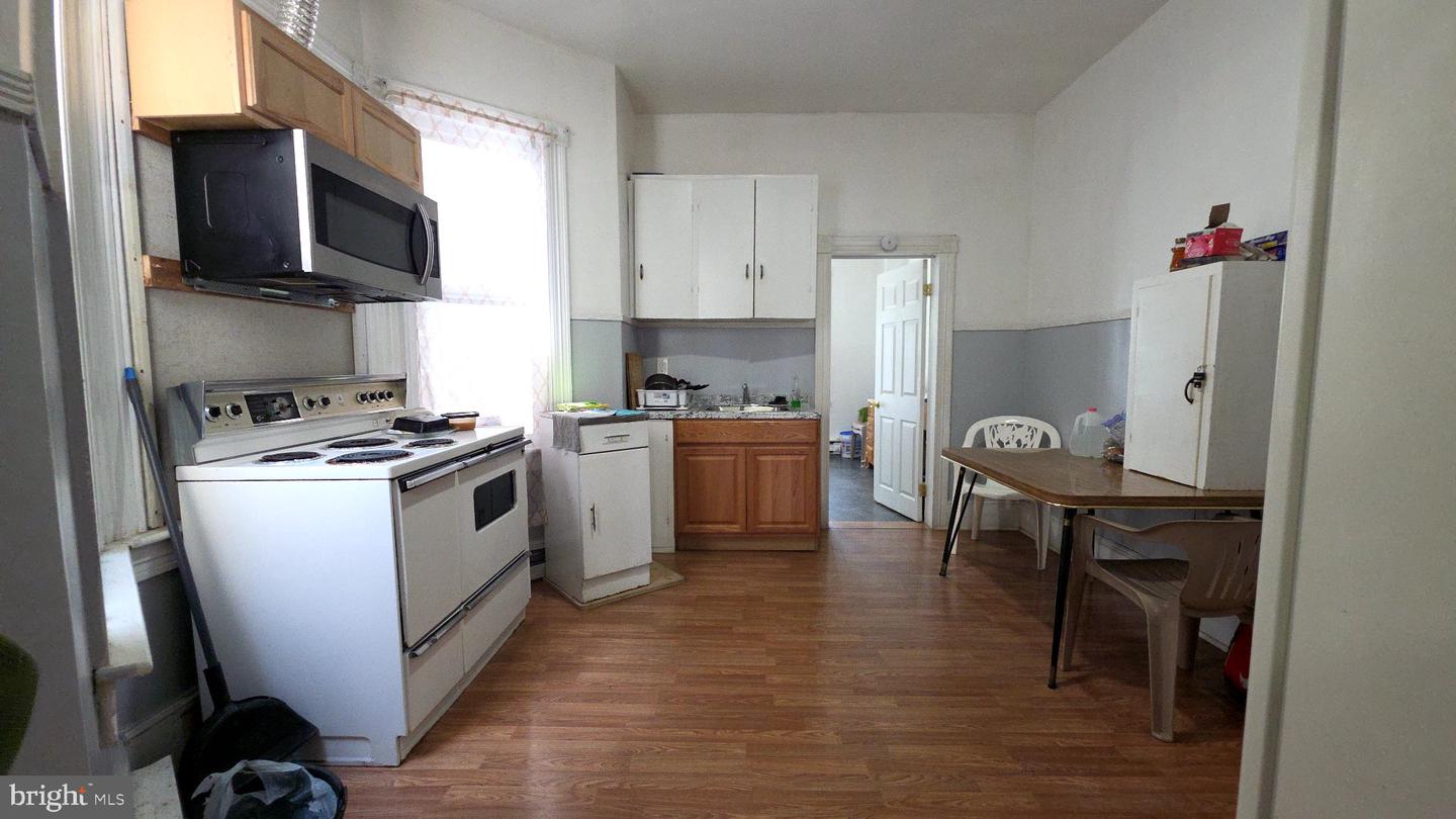 332 S Jardin Property Photo 6