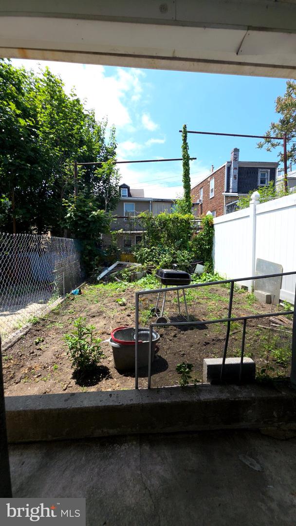 332 S Jardin Property Photo 10