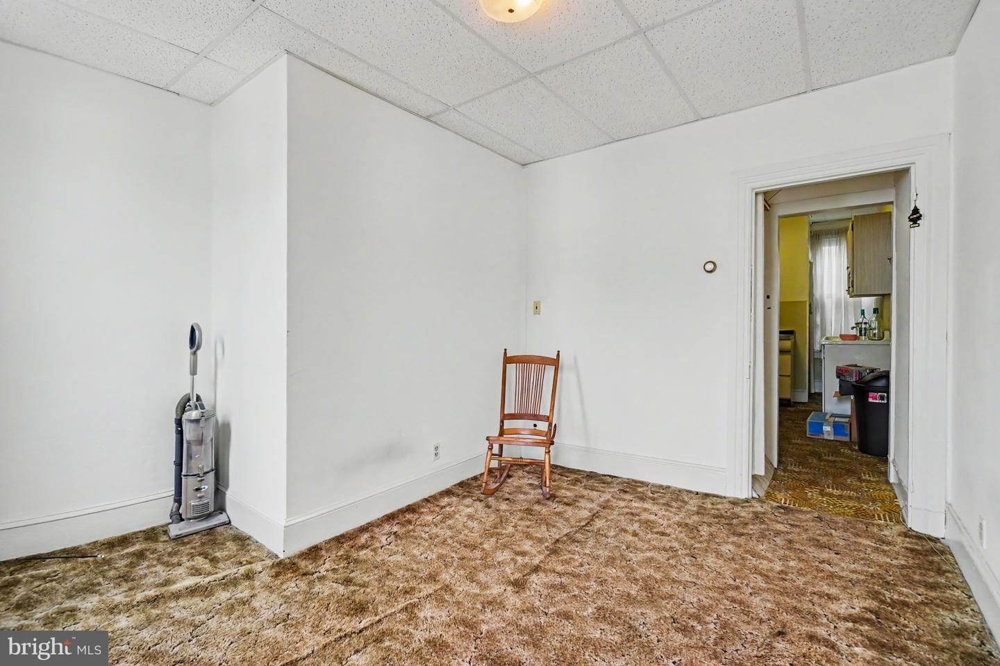 818 E Centre St Property Photo 11