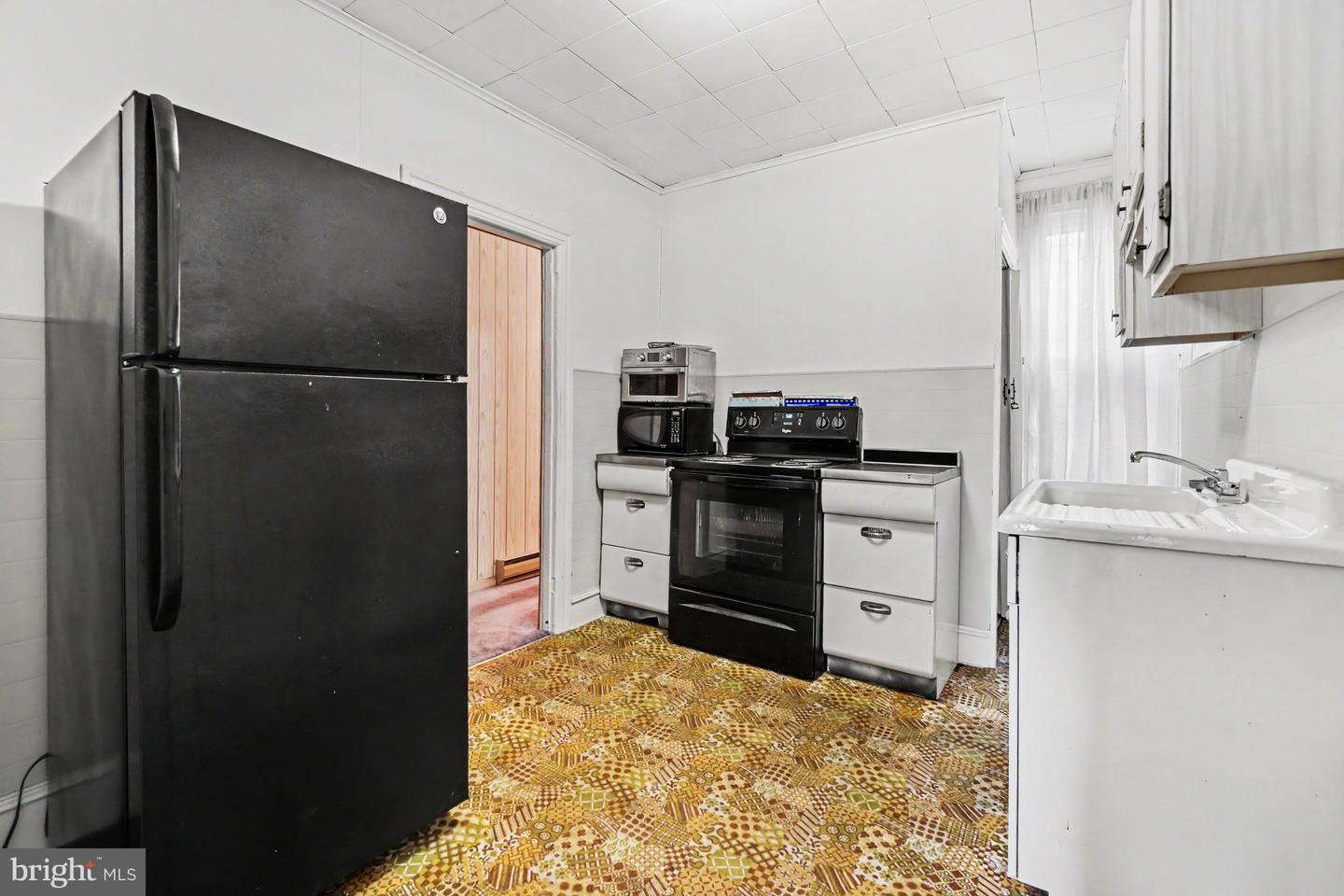 818 E Centre St Property Photo 14